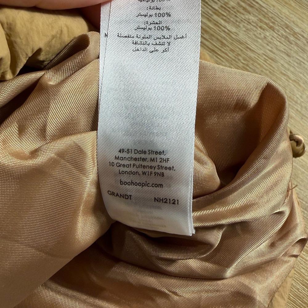 Pretty Little Thing Beige Hooded Puffer Vest Size Medium Petite - Picture 11 of 12